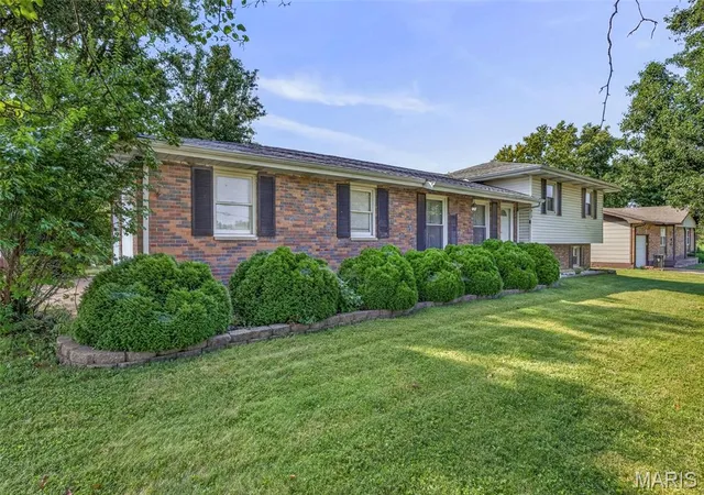 Photo 2 of Single family home for sale at 819 Krei Blvd, Farmington, MO 63640 | MLS# MIS26054965 | Listing updated on 2026-09-16