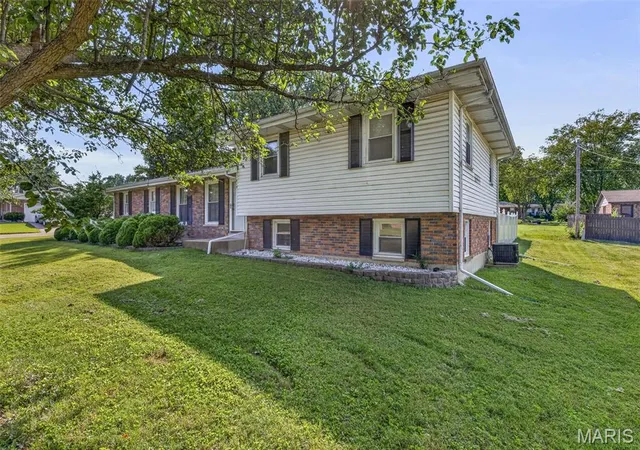 Photo 3 of Single family home for sale at 819 Krei Blvd, Farmington, MO 63640 | MLS# MIS26054965 | Listing updated on 2026-09-16