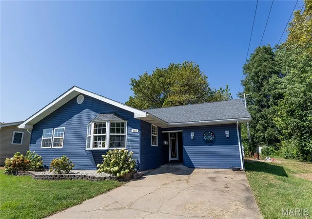 Photo 2 of Single family home for sale at 507 S 1st St, Owensville, MO 65066 | MLS# MIS26054968 | Listing updated on 2026-09-01