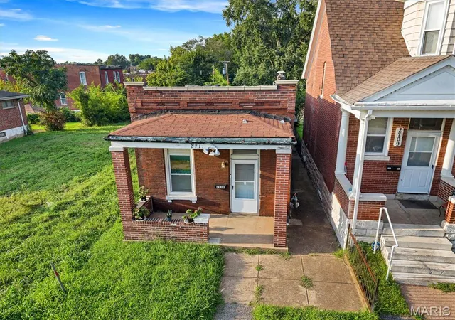 Photo 2 of Single family home for sale at 2711 Keokuk St, Saint Louis, MO 63118 | MLS# MIS26054970 | Listing updated on 2026-09-02
