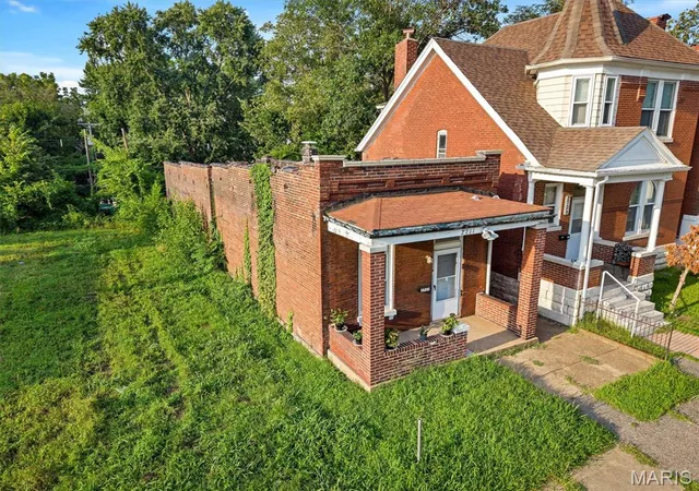 Photo 3 of Single family home for sale at 2711 Keokuk St, Saint Louis, MO 63118 | MLS# MIS26054970 | Listing updated on 2026-09-02