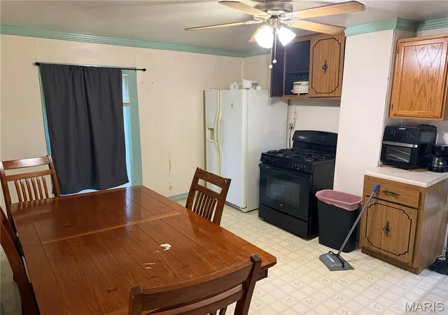 2nd image of 717 S 4th St, De Soto, MO 63020 | MLS# MIS26054973