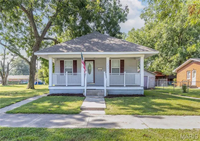 1st image of 424 W Yoakum Ave, Chaffee, MO 63740 | MLS# MIS26054975