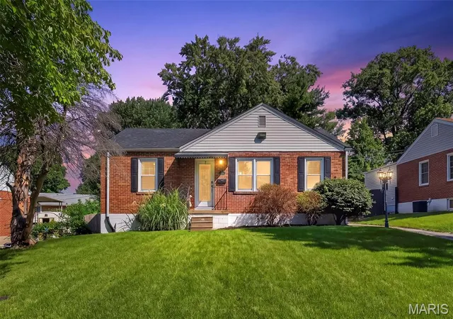 Photo 2 of Sale Pending at 5 Saint James Ct, Florissant, MO 63031 | MLS# MIS26054976 | Listing updated on 2026-09-04