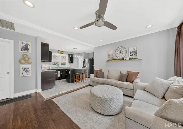 Photo 3 of Sale Pending at 5 Saint James Ct, Florissant, MO 63031 | MLS# MIS26054976 | Listing updated on 2026-09-04
