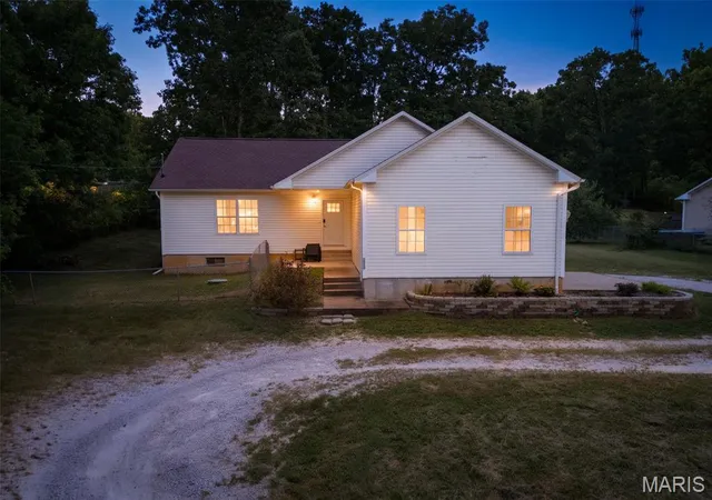 Photo 2 of Single family home for sale at 2934 Marathon Dr, De Soto, MO 63020 | MLS# MIS26054992 | Listing updated on 2026-10-01