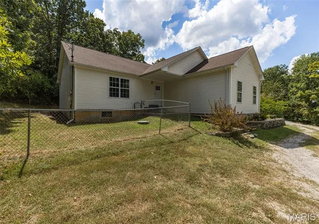 Photo 3 of Single family home for sale at 2934 Marathon Dr, De Soto, MO 63020 | MLS# MIS26054992 | Listing updated on 2026-10-01