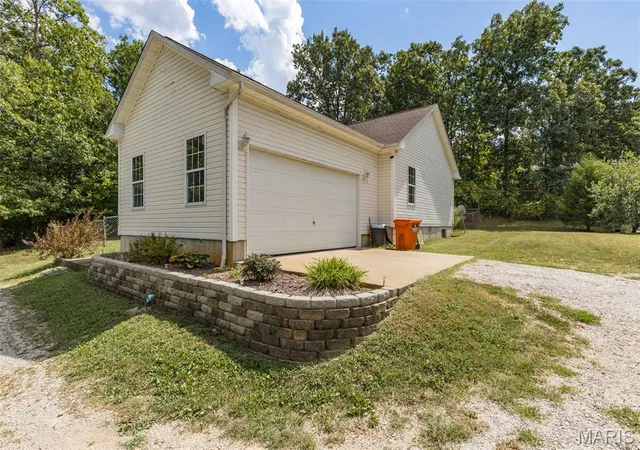 Photo 3 of Single family home for sale at 2934 Marathon Dr, De Soto, MO 63020 | MLS# MIS26054992 | Listing updated on 2026-10-01