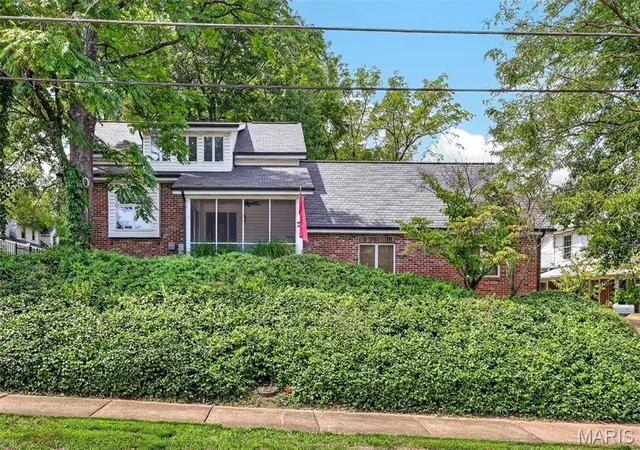 Photo 2 of Sale Pending at 341 S Laclede Station Rd, St Louis, MO 63119 | MLS# MIS26054995 | Listing updated on 2026-09-03