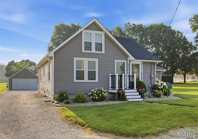 Photo 2 of Single family home for sale at 994 Main St, Pocahontas, IL 62275 | MLS# MIS26054997 | Listing updated on 2026-09-04