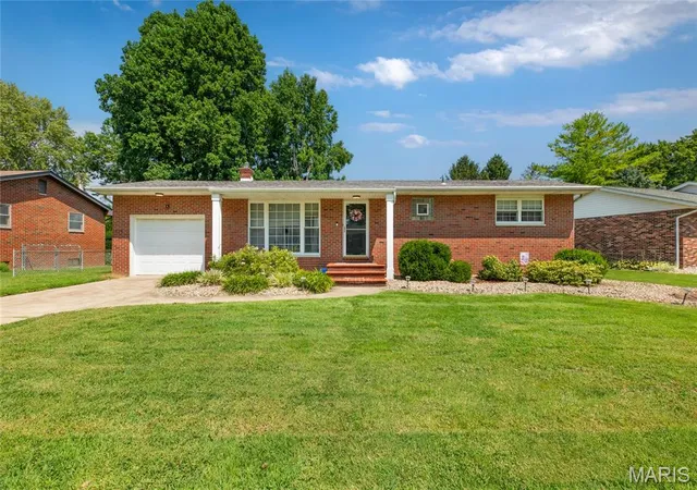 Photo 1 of Sale Pending at 326 Crestview, Wood River, IL 62095 | MLS# MIS26055001 | Listing updated on 2026-08-31