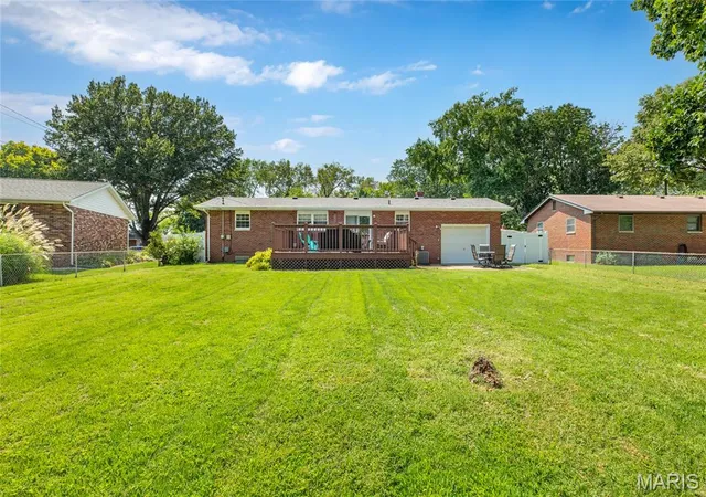 Photo 2 of Sale Pending at 326 Crestview, Wood River, IL 62095 | MLS# MIS26055001 | Listing updated on 2026-08-31