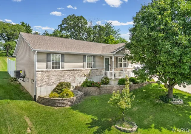 Photo 2 of Sale Pending at 559 Monty Vw, Washington, MO 63090 | MLS# MIS26055004 | Listing updated on 2026-09-19