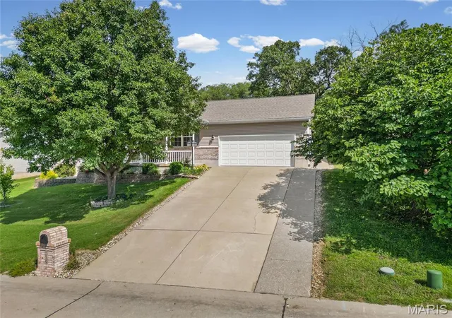 Photo 3 of Sale Pending at 559 Monty Vw, Washington, MO 63090 | MLS# MIS26055004 | Listing updated on 2026-09-19