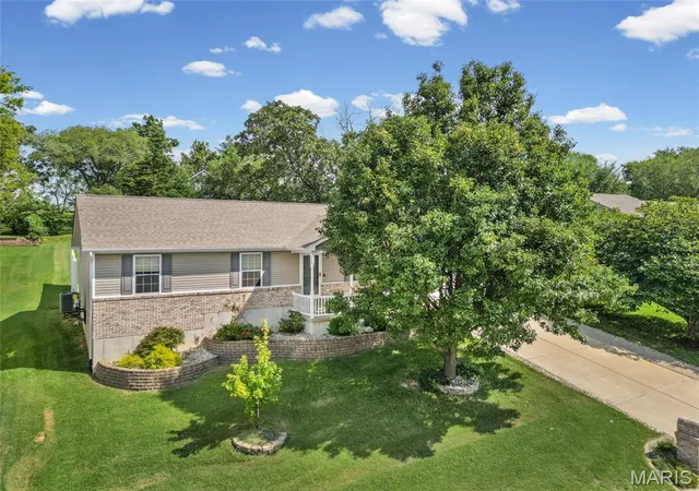 Photo 3 of Sale Pending at 559 Monty Vw, Washington, MO 63090 | MLS# MIS26055004 | Listing updated on 2026-09-19