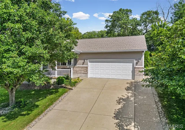 Photo 4 of Sale Pending at 559 Monty Vw, Washington, MO 63090 | MLS# MIS26055004 | Listing updated on 2026-09-19