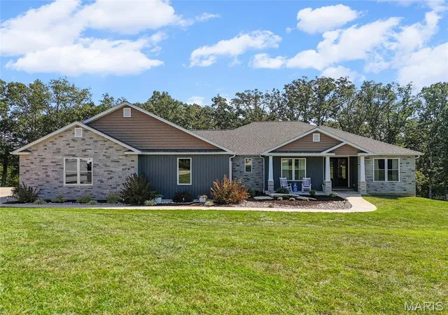Photo 1 of Single family home for sale at 1402 Circle Hill Dr, Hillsboro, MO 63050 | MLS# MIS26055005 | Listing updated on 2026-08-31