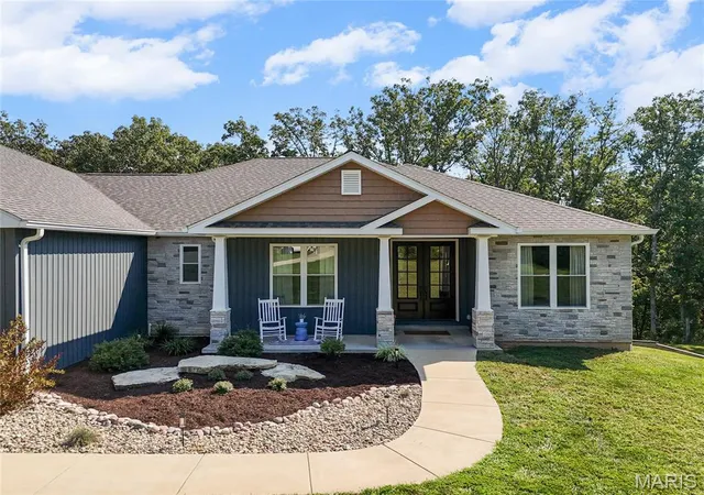 Photo 3 of Single family home for sale at 1402 Circle Hill Dr, Hillsboro, MO 63050 | MLS# MIS26055005 | Listing updated on 2026-08-31