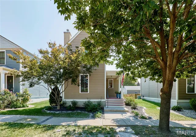 Single family home for sale at 3321 Canal St, St Charles, MO 63301 | MLS# MIS26055010