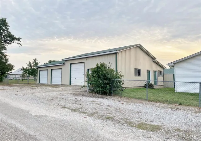 42nd image of 721 Locust St, Edgar Springs, MO 65462 | MLS# MIS26055011