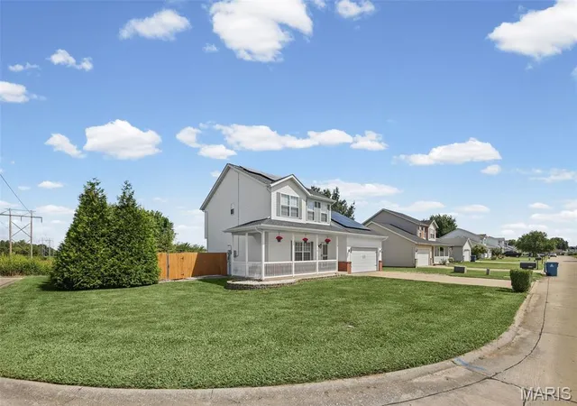 Photo 2 of Single family home for sale at 2401 Coniferous Dr, Belleville, IL 62221 | MLS# MIS26055017 | Listing updated on 2026-09-08