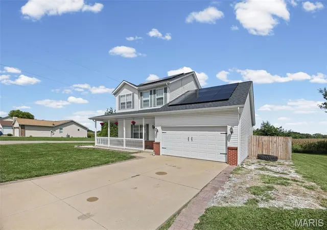 Photo 3 of Single family home for sale at 2401 Coniferous Dr, Belleville, IL 62221 | MLS# MIS26055017 | Listing updated on 2026-09-08