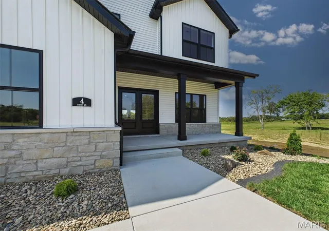 Photo 4 of Single family home for sale at 4 Schon Ct, Glen Carbon, IL 62034 | MLS# MIS26055018 | Listing updated on 2026-10-26