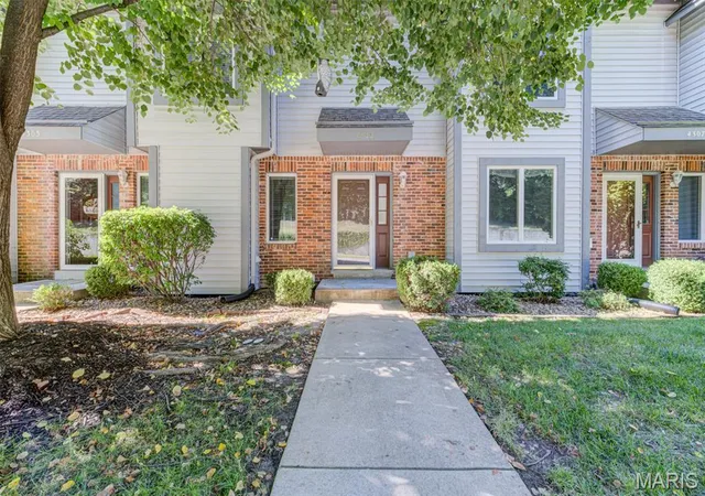 Photo 2 of Townhouse for sale at 4306 Sherman Park Dr #10F, Saint Charles, MO 63303 | MLS# MIS26055019 | Listing updated on 2026-10-06