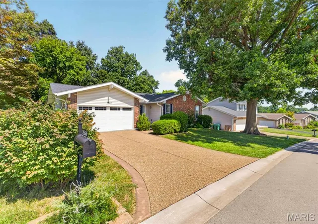 Photo 2 of Sale Pending at 2550 Trenton Sta, St Charles, MO 63303 | MLS# MIS26055023 | Listing updated on 2026-09-01