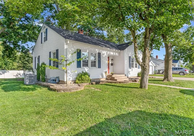 2nd image of 110 S Taylor St, Red Bud, IL 62278 | MLS# MIS26055024