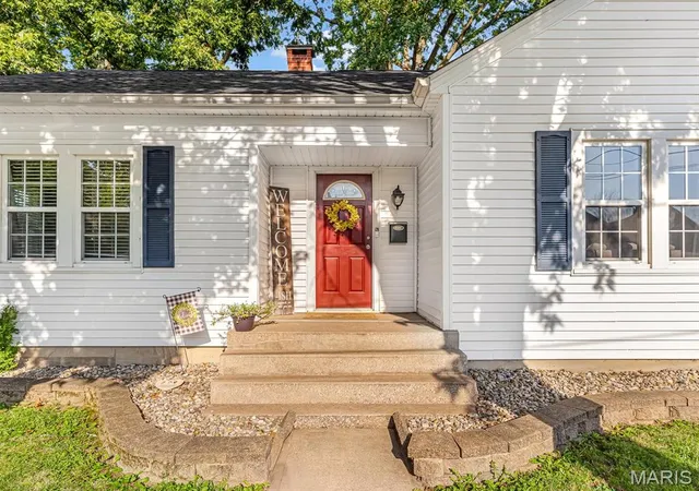 3rd image of 110 S Taylor St, Red Bud, IL 62278 | MLS# MIS26055024
