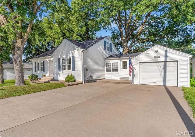 4th image of 110 S Taylor St, Red Bud, IL 62278 | MLS# MIS26055024