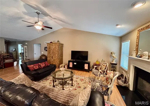 Photo 3 of Single family home for sale at 840 Topaz Ct, Mascoutah, IL 62258 | MLS# MIS26055025 | Listing updated on 2026-09-02