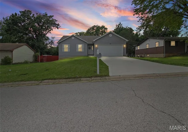 Photo 2 of Single family home for sale at 407 Warren Ave, Warrenton, MO 63383 | MLS# MIS26055029 | Listing updated on 2026-09-04