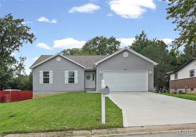 Photo 3 of Single family home for sale at 407 Warren Ave, Warrenton, MO 63383 | MLS# MIS26055029 | Listing updated on 2026-09-04