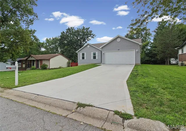 Photo 4 of Single family home for sale at 407 Warren Ave, Warrenton, MO 63383 | MLS# MIS26055029 | Listing updated on 2026-09-04