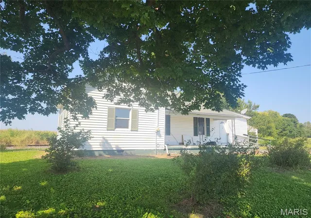 2nd image of 998 N West, Kane, IL 62054 | MLS# MIS26055030