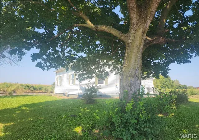 4th image of 998 N West, Kane, IL 62054 | MLS# MIS26055030