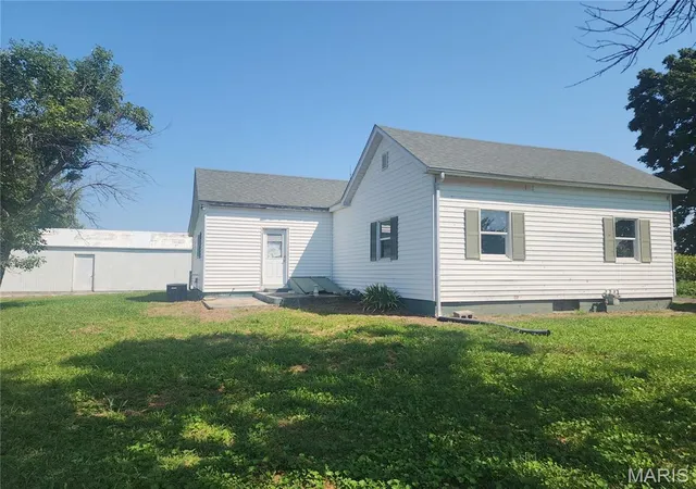 5th image of 998 N West, Kane, IL 62054 | MLS# MIS26055030
