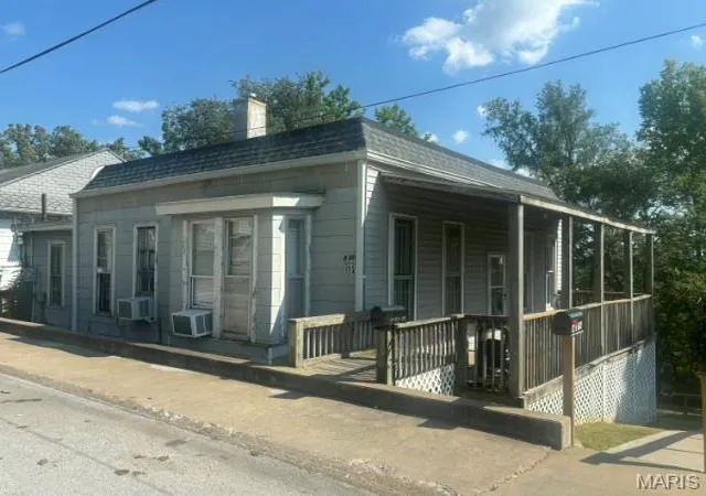 1st image of 122 124 N Arch St, Hannibal, MO 63401 | MLS# MIS26055033