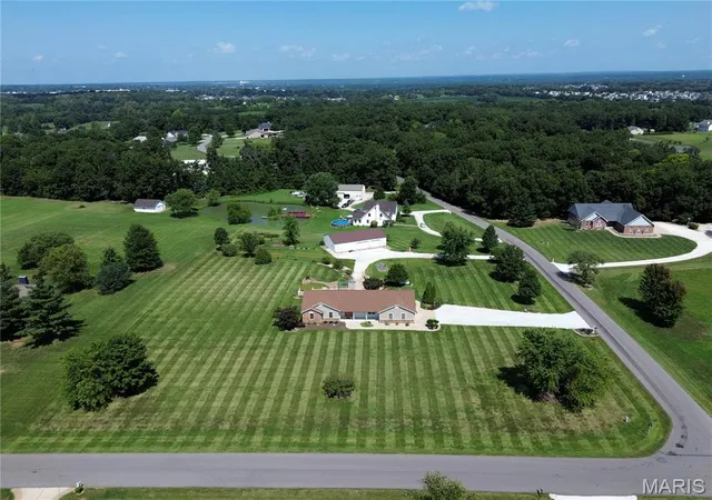 3rd image of 151 Plantation Dr, Troy, MO 63379 | MLS# MIS26055041