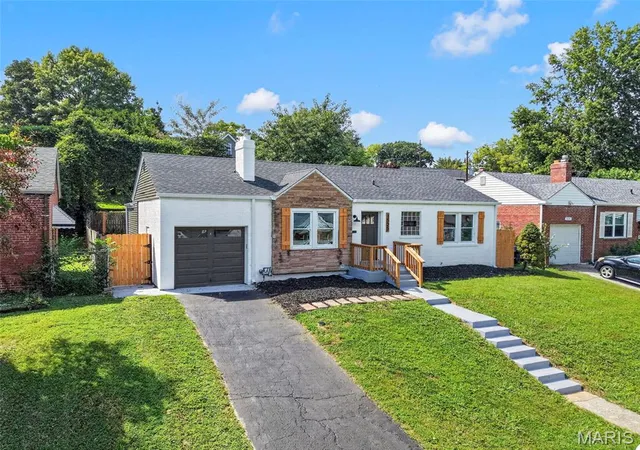 Photo 2 of Sale Pending at 1525 Westmont Pl, St Louis, MO 63130 | MLS# MIS26055044 | Listing updated on 2026-09-03