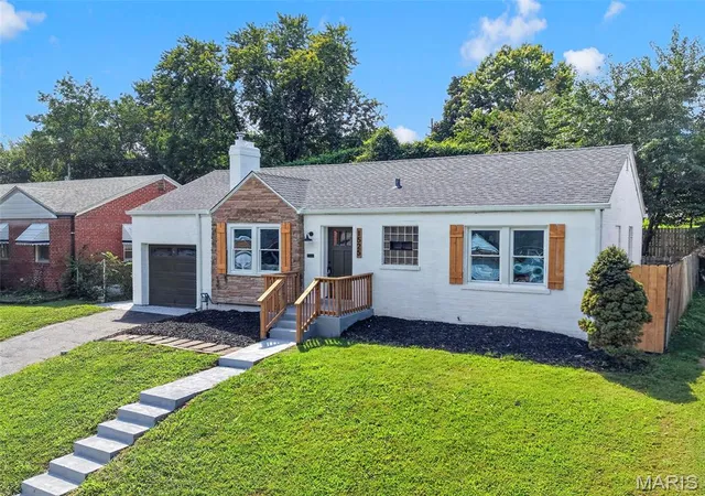 Photo 3 of Sale Pending at 1525 Westmont Pl, St Louis, MO 63130 | MLS# MIS26055044 | Listing updated on 2026-09-03