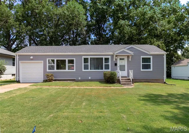 Photo 2 of Single family home for sale at 10212 Surf Dr, Bellefontaine Nghbrs, MO 63137 | MLS# MIS26055050 | Listing updated on 2026-08-29