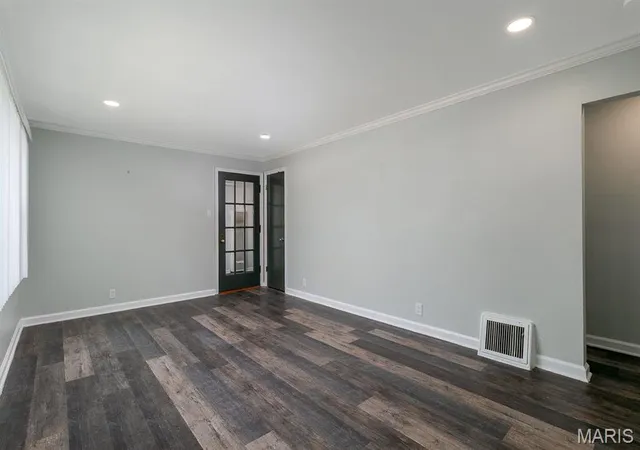Photo 3 of Single family home for sale at 10212 Surf Dr, Bellefontaine Nghbrs, MO 63137 | MLS# MIS26055050 | Listing updated on 2026-08-29