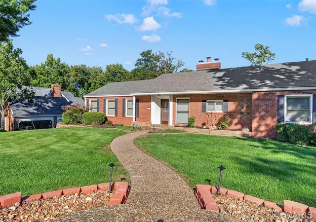 Photo 2 of Single family home for sale at 2310 N Ballas Rd, Saint Louis, MO 63131 | MLS# MIS26055054 | Listing updated on 2026-10-08