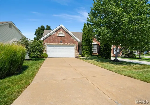 Photo 2 of Sale Pending at 723 River Glen Dr, O'fallon, MO 63368 | MLS# MIS26055056 | Listing updated on 2026-08-30