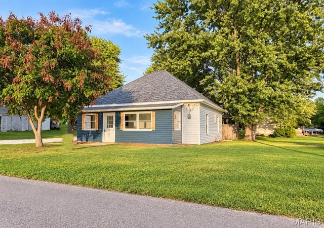 Photo 2 of Single family home for sale at 306 Southwest St, Madison, MO 65263 | MLS# MIS26055063 | Listing updated on 2026-10-08