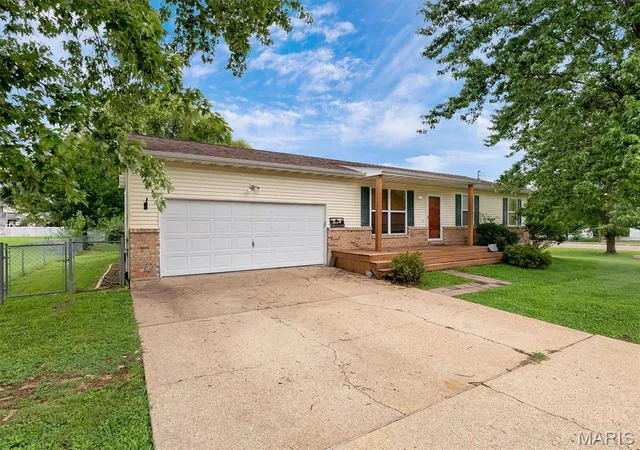 Photo 2 of Single family home for sale at 610 Falcon Dr, Sullivan, MO 63080 | MLS# MIS26055065 | Listing updated on 2026-09-03