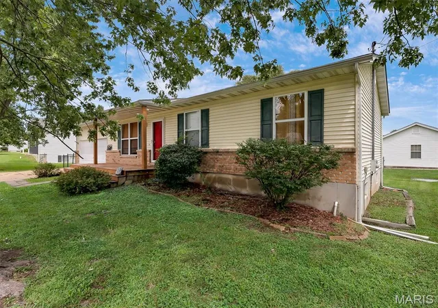 Photo 3 of Single family home for sale at 610 Falcon Dr, Sullivan, MO 63080 | MLS# MIS26055065 | Listing updated on 2026-09-03